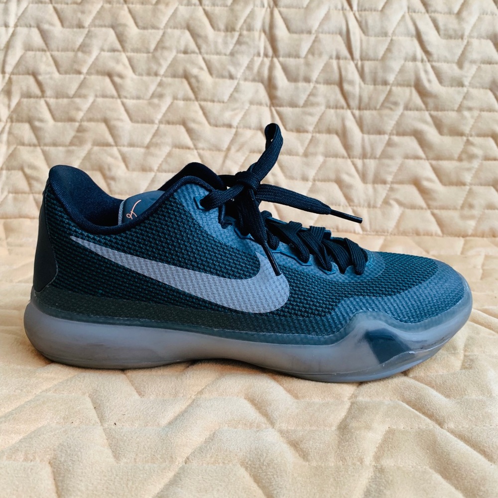 Nike Kobe X Youth Lowtop Sneakers